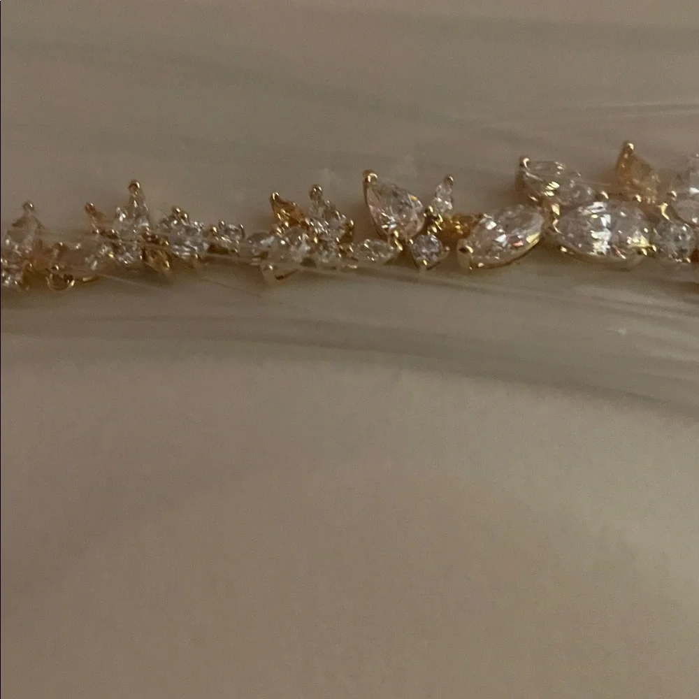 NWT ATELIER SWAROVSKI BOTANICAL NECKLACE WHITE, GOLD TONE PLATED - Picture 2 of 2